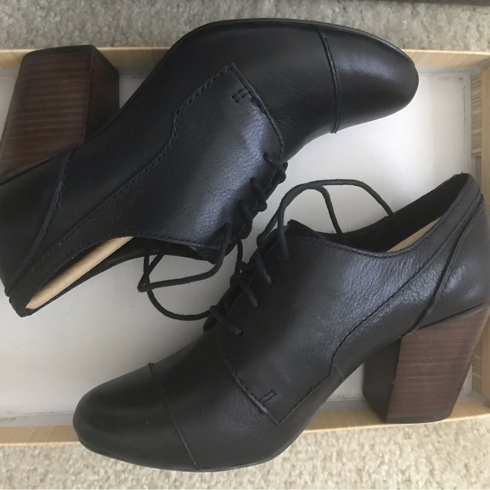 Fossil Savana Lace Bootie Black sz7 in box worn only once in great condition!